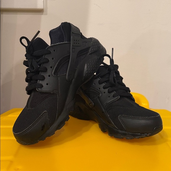 Nike Other - Nike Air Huarache Run - 7Y